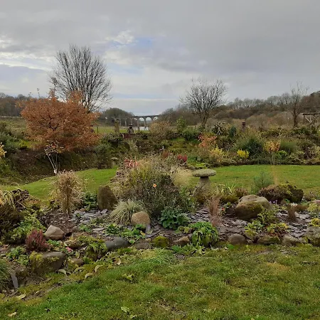 Cosy 2-bed With Garden Near Carlisle Holiday home *